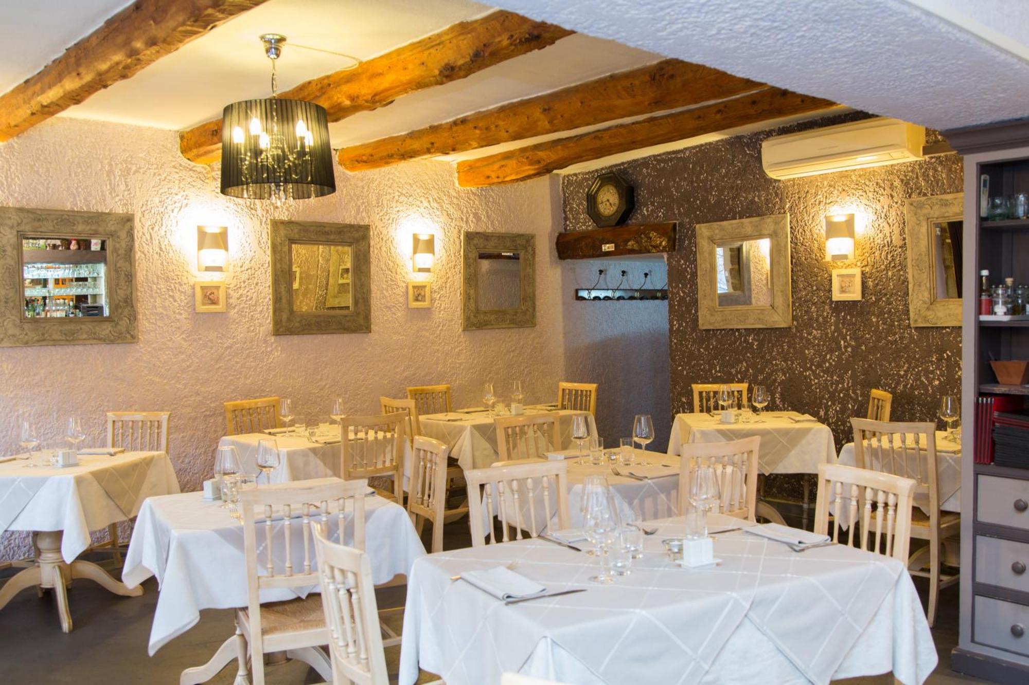 Logis Hotel Restaurant La Farigoule Sainte-Cecile-les-Vignes Экстерьер фото